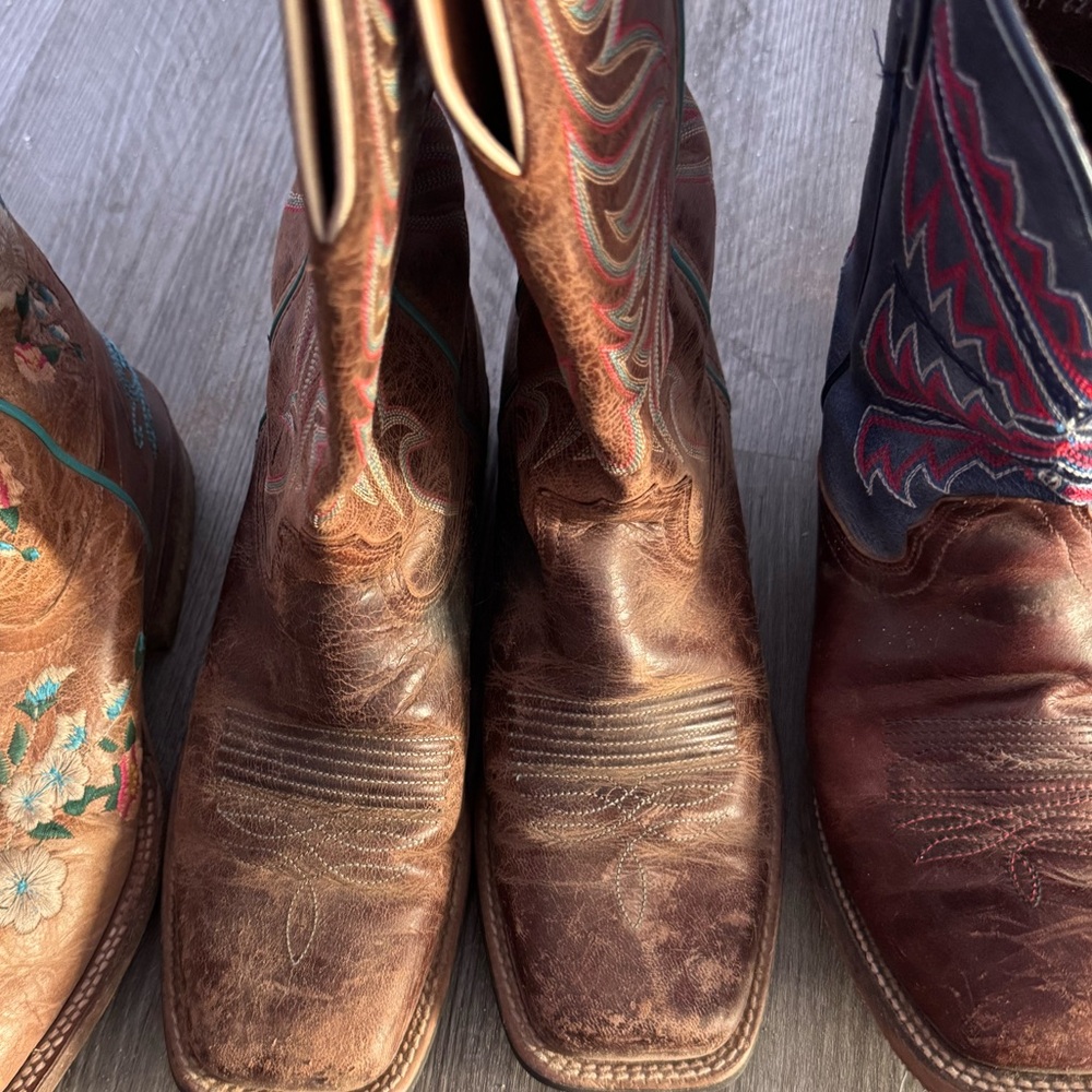 Ariat Tan Leather Cowboy Boots with Blue Accents